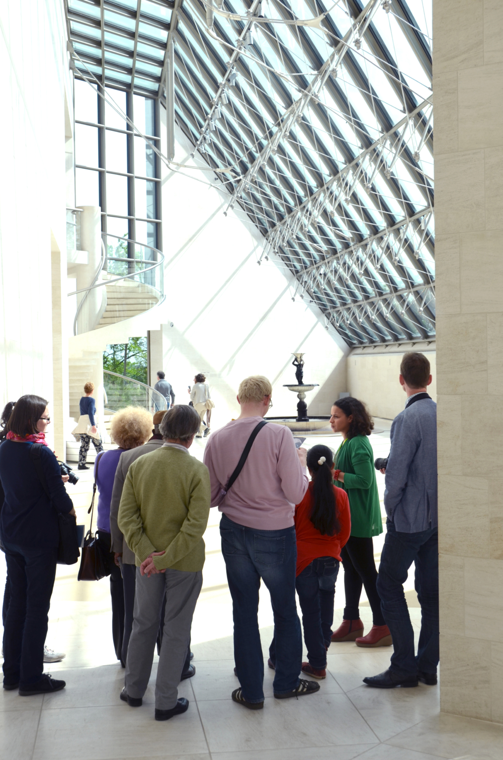 There are three kinds of group tours. On request, these guided tours can be followed by a brunch, lunch or tea time at Mudam Café. (Max. 20 people per group)